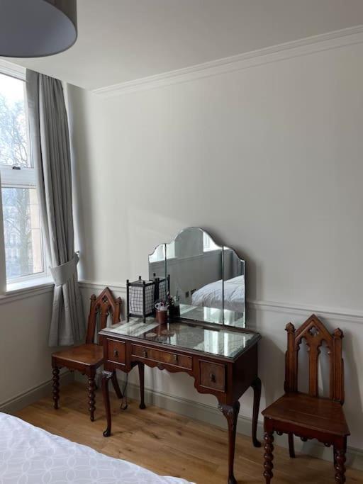 Garden View Flat On Georgian Square In Fitzrovia Appartamento *