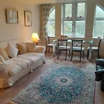 Garden View Flat On Georgian Square In Fitzrovia